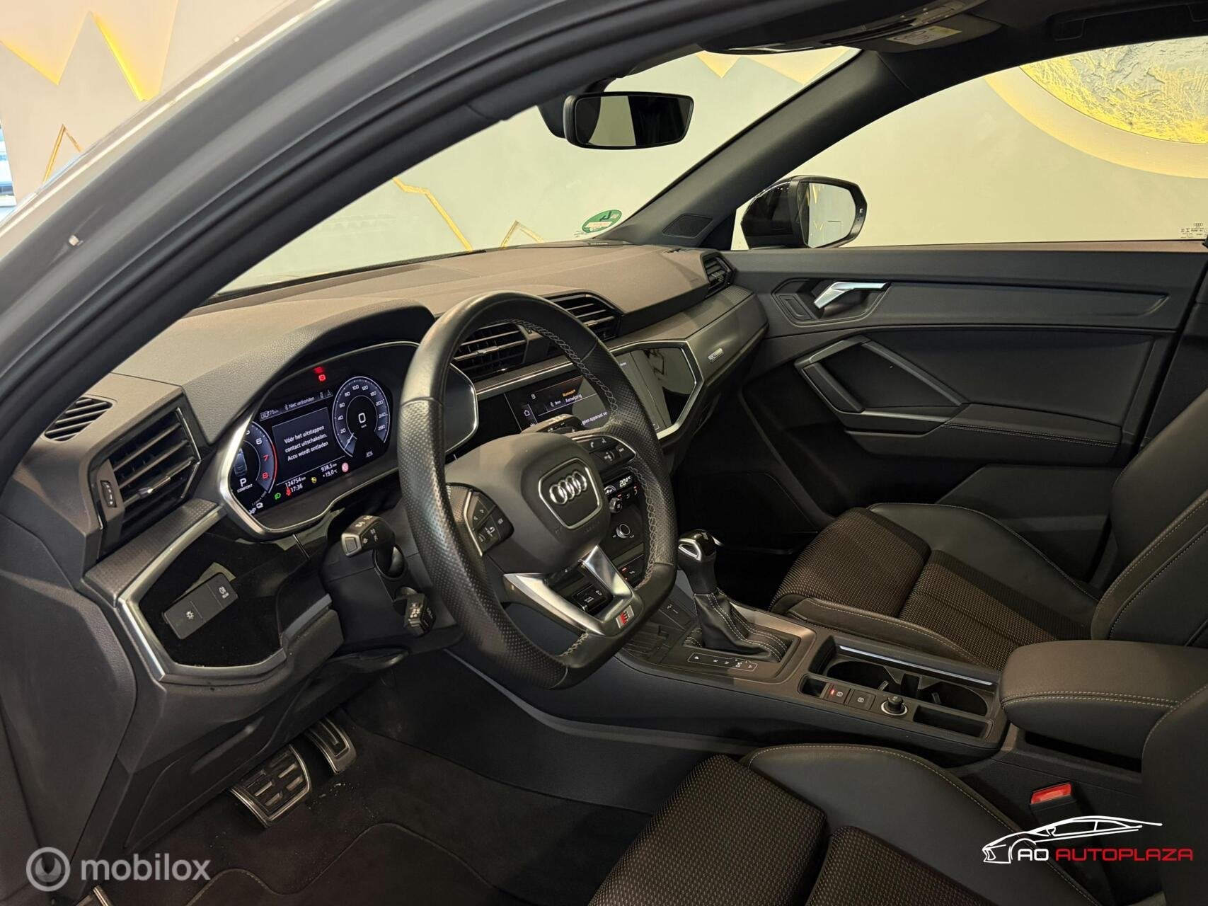 Audi Q3 Sportback 45 TFSI e S-line Panorama/B&O/RS Q3 look, Auto's, Dealer onderhouden, Zwart, Leder en Stof, Verwarmde buitenspiegels