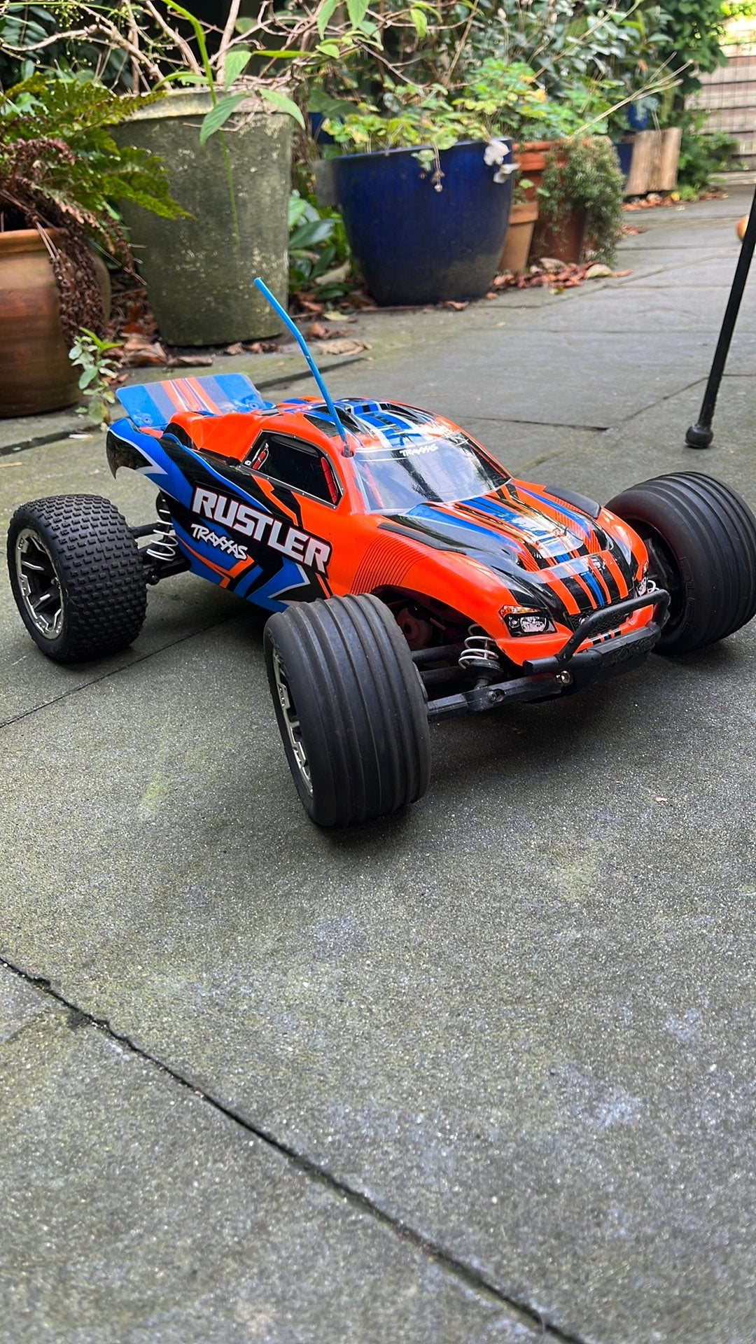 Traxxas Rustler RC Raceauto Oranje/Blauw - 35mph, Elektro, Gebruikt, Auto offroad, Ophalen of Verzenden