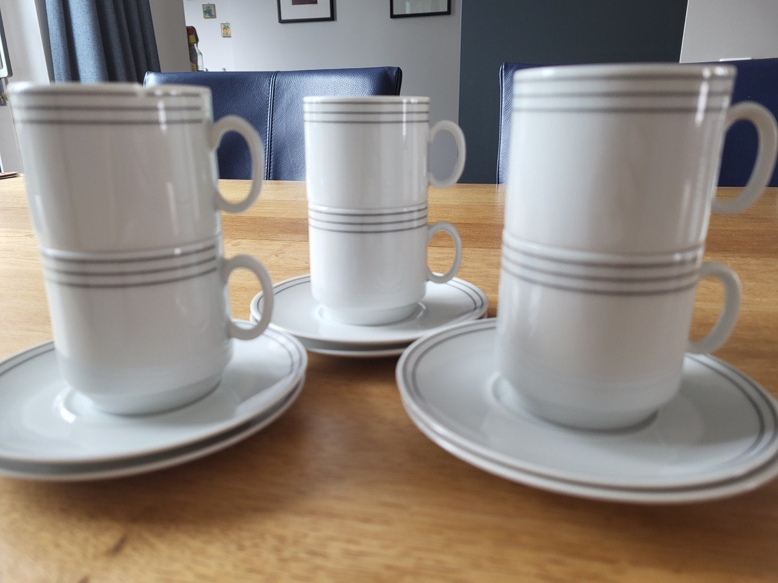 Theepot - sauskom en kopjes en schotels, Ophalen of Verzenden, Porselein, Overige stijlen, Kop(pen) en/of Schotel(s)