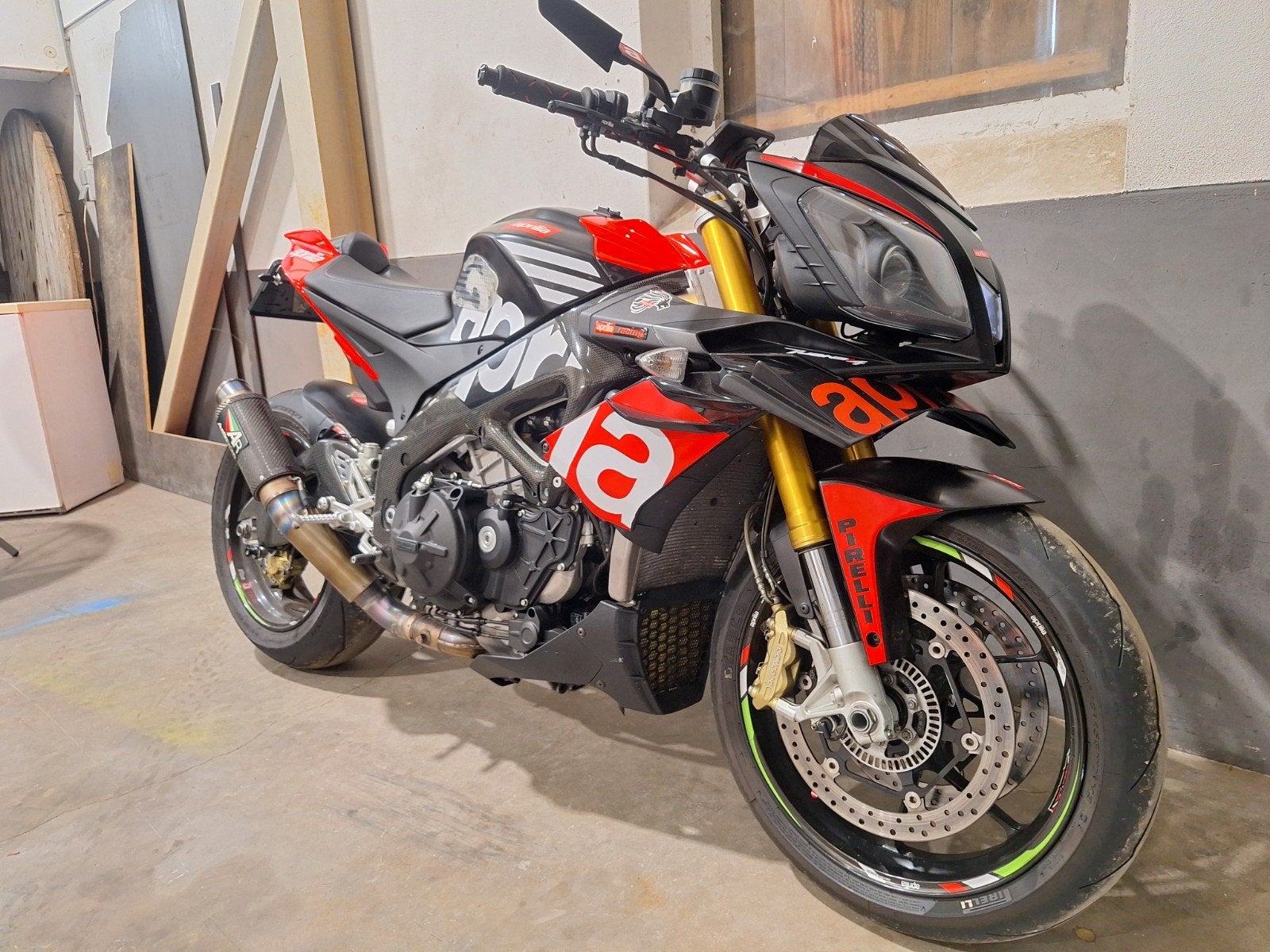 Foto 13 van DIKSTE Aprilia Tuono V4 APRC Hyper Naked carbon RSV4 MT09