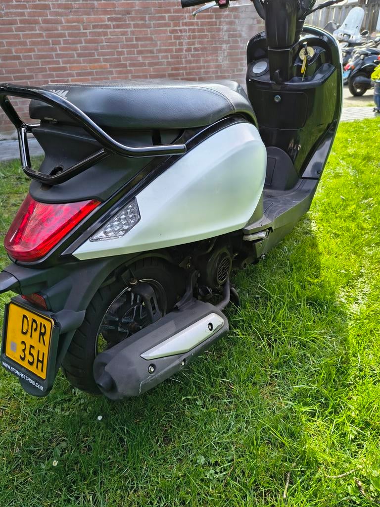 Sym mio 50i, Fietsen en Brommers, Scooters | SYM, Ophalen of Verzenden, Gebruikt, Benzine, Mio