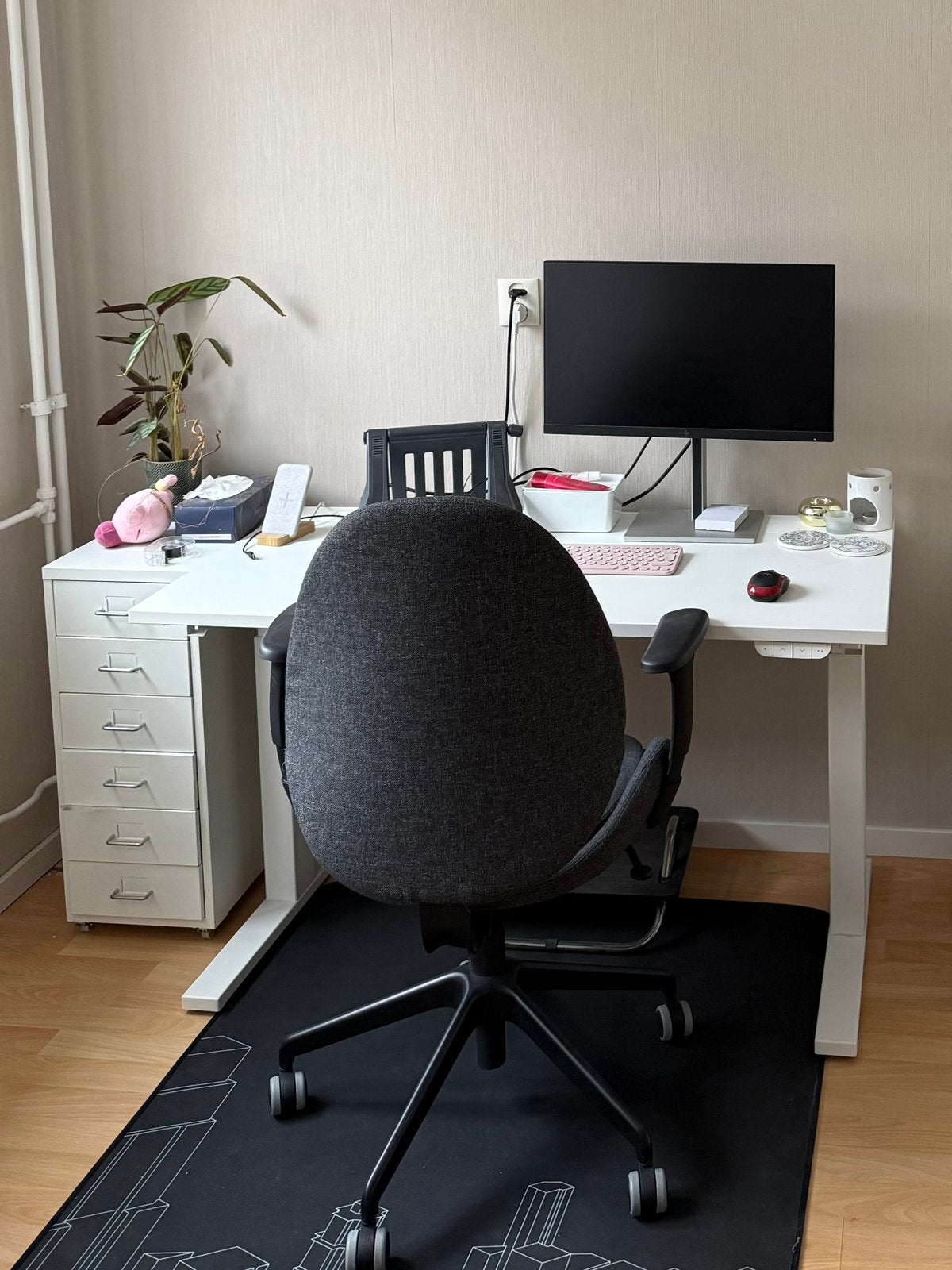 Bureau, bureaustoel en vloerbeschermer, Ophalen, Zo goed als nieuw, IKEA, Zit-sta bureau