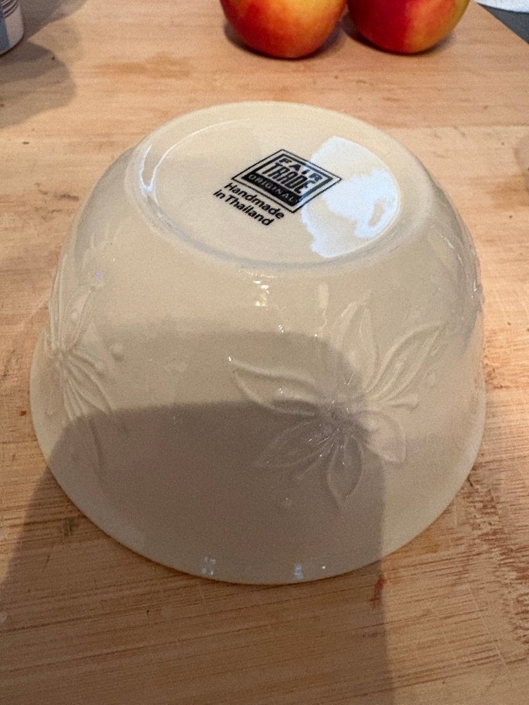 Gezocht: Kommetjes Lily servies Fairtrade Original, Ophalen of Verzenden, Zo goed als nieuw, Kom(men), Overige stijlen