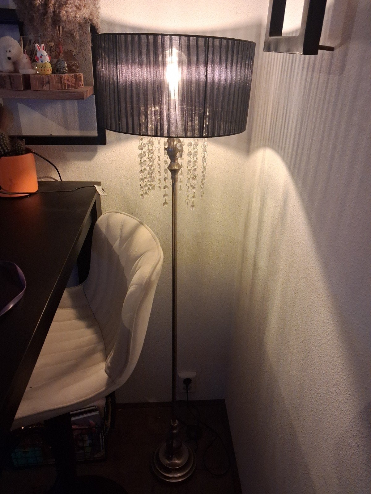 Staande zilveren lamp met kristallen decoratie, Huis en Inrichting, Ophalen, Gebruikt, Metaal, E27 (groot)
