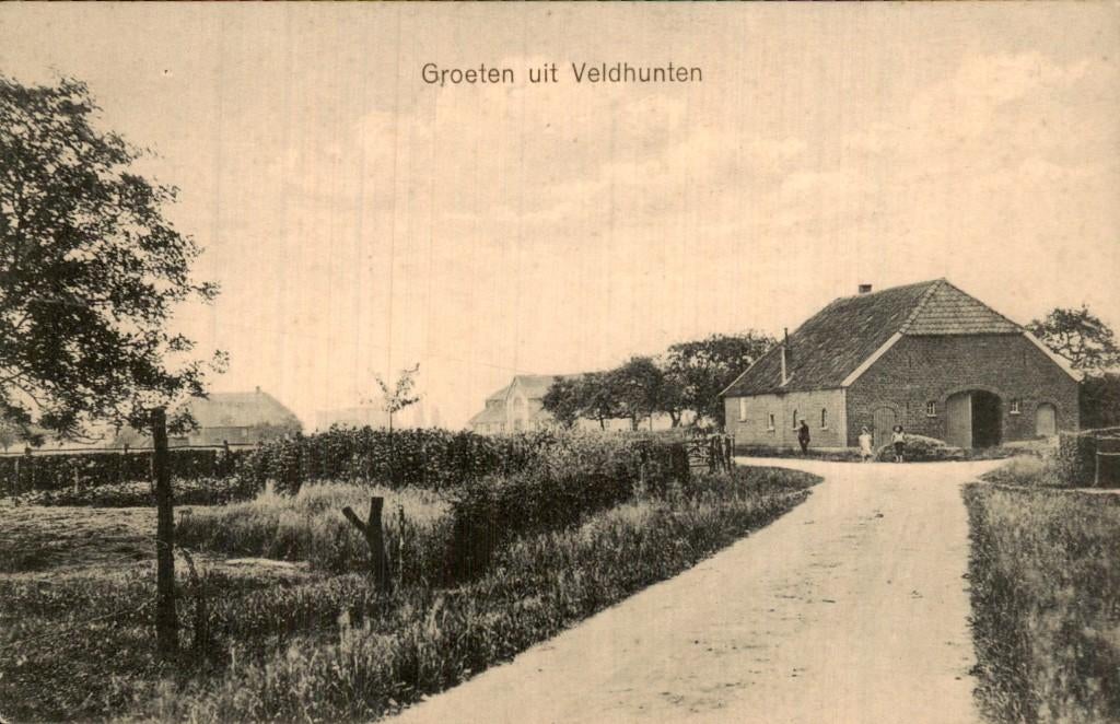 Veldhunten - Boerderij - Straatzicht, Ophalen of Verzenden, 1920 tot 1940, Ongelopen, Drenthe