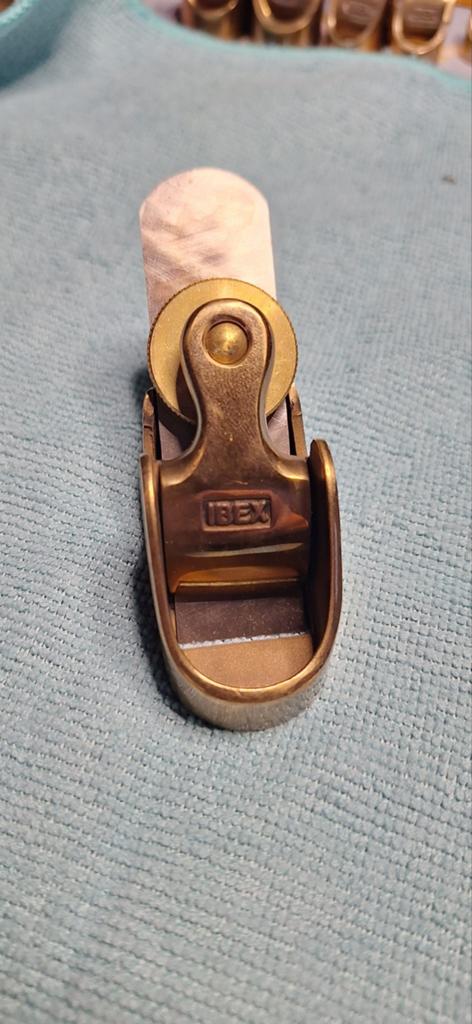 Ibex vioolschaafje. Vlak 22.5mm Nieuw, Antiek en Kunst, Antiek | Gereedschap en Instrumenten, Ophalen of Verzenden