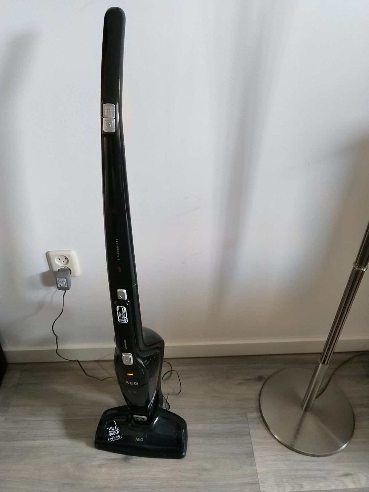AEG Steelstofzuiger met kruimeldief., Ophalen, Gebruikt, Draadloos, Reservoir