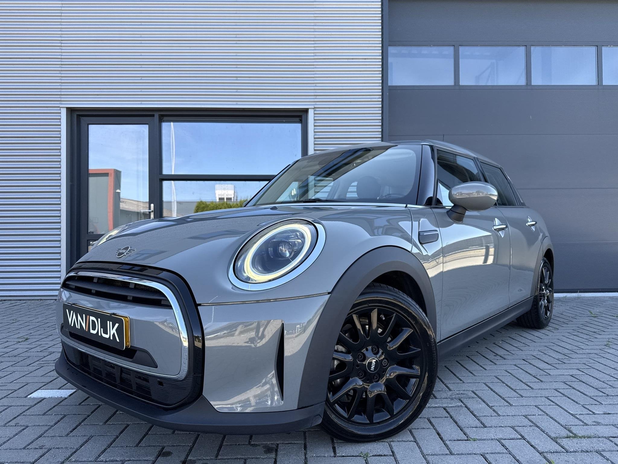 MINI 5-Deurs 1.5 One Business Edition Automaat 5-Deurs, Auto's, Dealer onderhouden, Gebruikt, Met garantie (alle), 1210 kg
