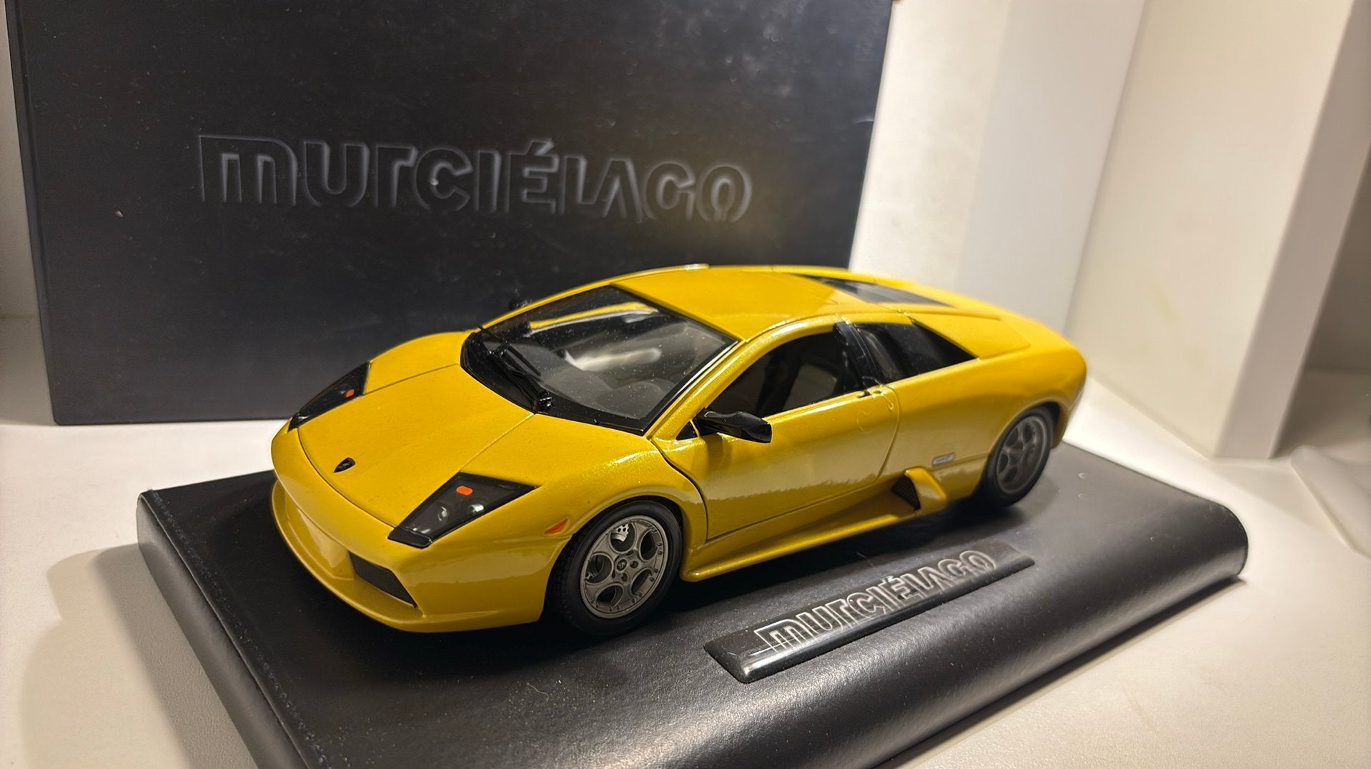 Lamborghini Murcielago yellow luxe bburago 1.18, Ophalen of Verzenden, A, A, A