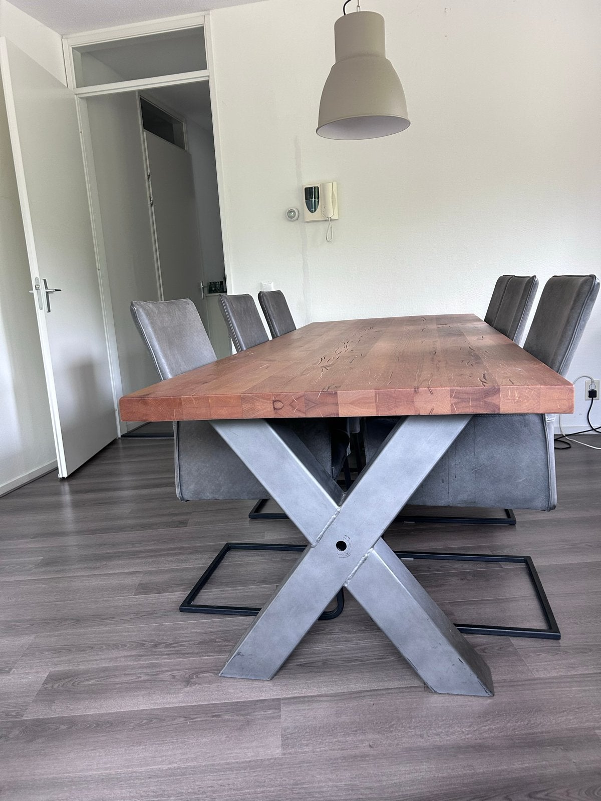 Robuuste eettafel met metalen X-poten (1 m x 2,6 m), Huis en Inrichting, Tafels | Eettafels, Ophalen, Gebruikt, Eikenhout, 200 cm of meer