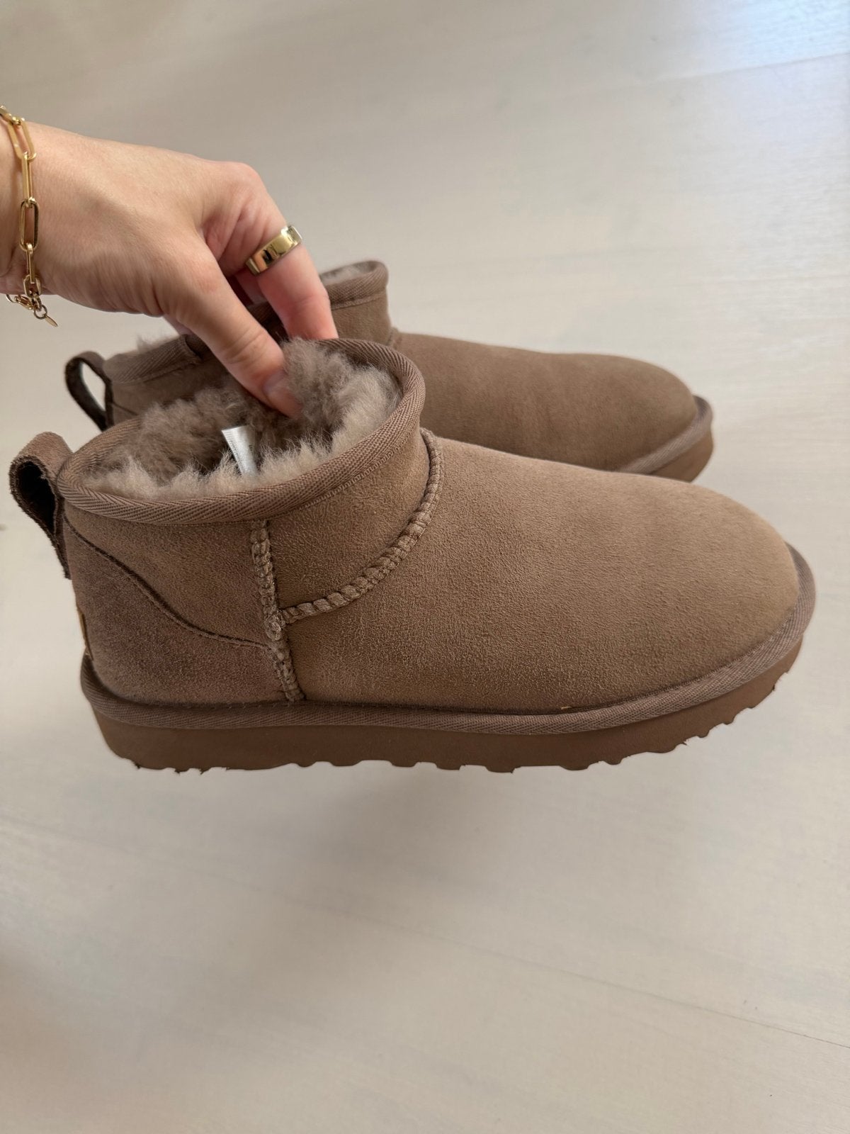 UGG Classic Ultra Mini Laarzen - Zo goed als nieuw, Kleding | Dames, Ophalen of Verzenden, Zo goed als nieuw, Bruin, Lage of Enkellaarzen