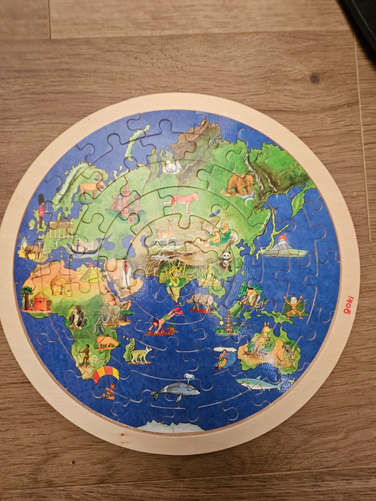 Goki houten puzzels: Wereldkaart en Dierenrijk (2 stuks), 10 tot 50 stukjes, Ophalen of Verzenden, Zo goed als nieuw, Van hout