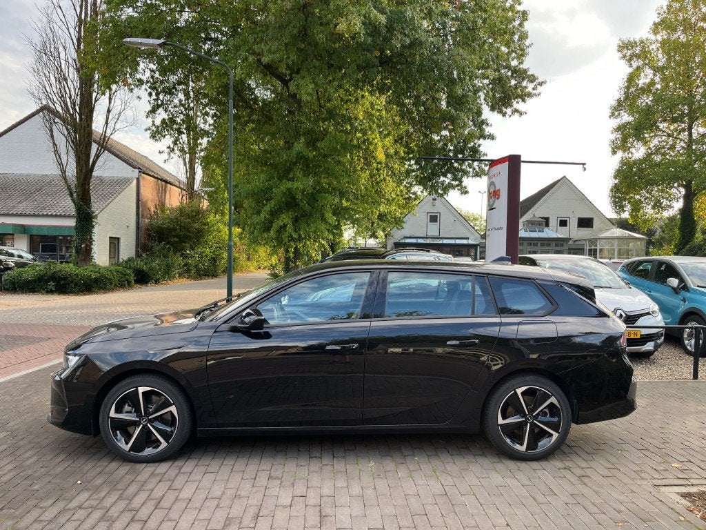 Opel ASTRA SPORTS TOURER 1.6 HYBRID LEVEL 2 PHEV PLUG-IN / T, Auto's, Gebruikt, Euro 6, 4 cilinders, 150 pk