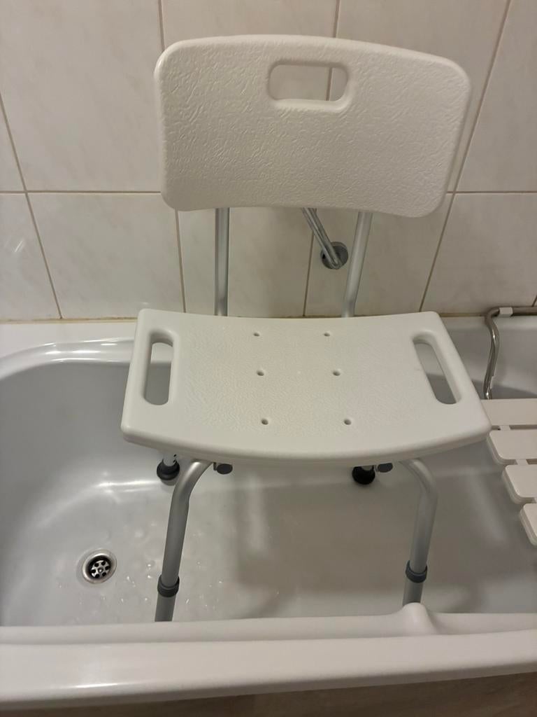 Hulpmiddelen badstoelen douche stoel  gezondheidszorg, Diversen, Ophalen, Zo goed als nieuw