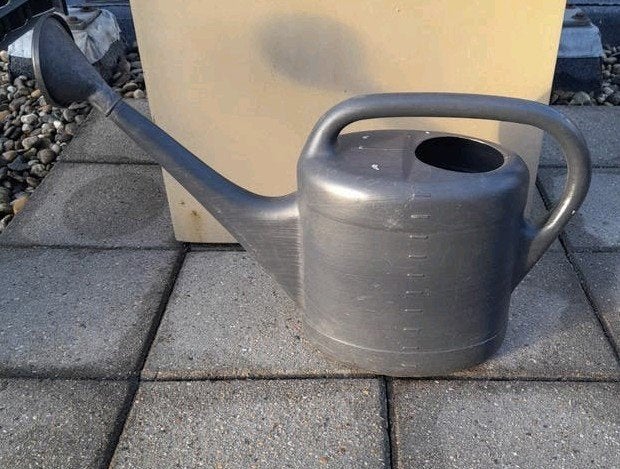 Zwarte gieter van kunststof, 10 liter, Ophalen of Verzenden, Gebruikt, Kunststof