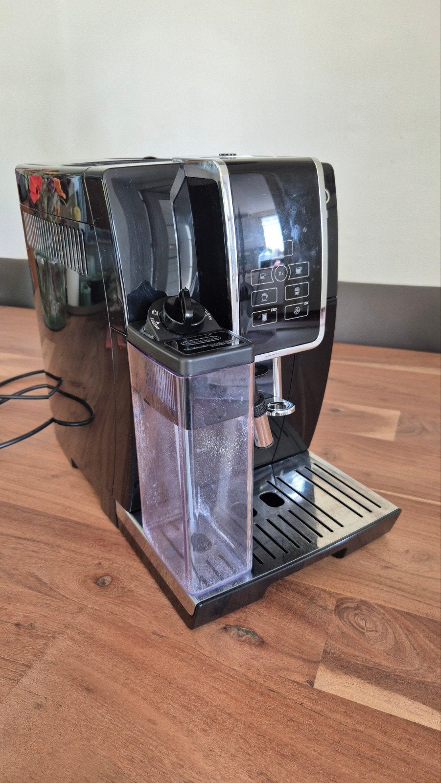 DeLonghi Dinamica Koffiemachine - Zo goed als nieuw, Afneembaar waterreservoir, Koffiemachine, Zo goed als nieuw, 4 tot 10 kopjes