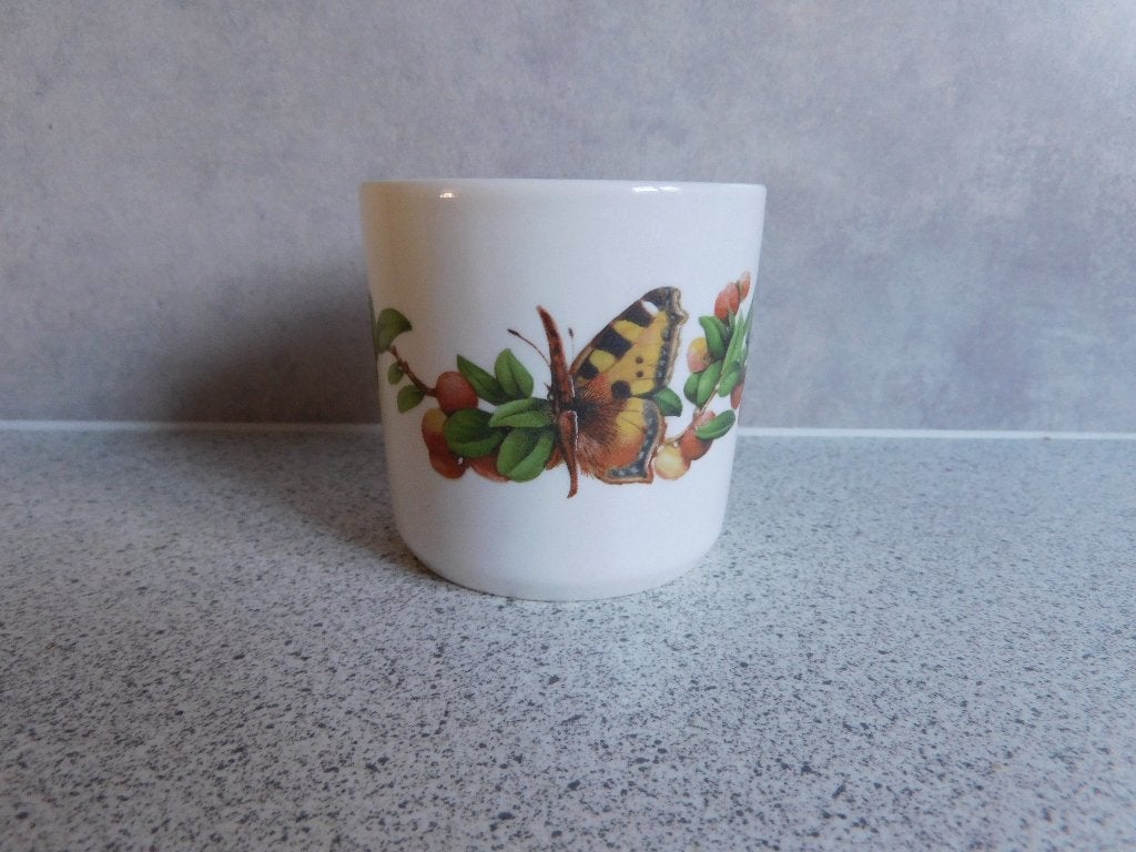 Mok Rode Bes Bosvruchten Wedgwood Marjolein Bastin., Landelijk/Boerenbont, Zo goed als nieuw, Mok, Ophalen of Verzenden