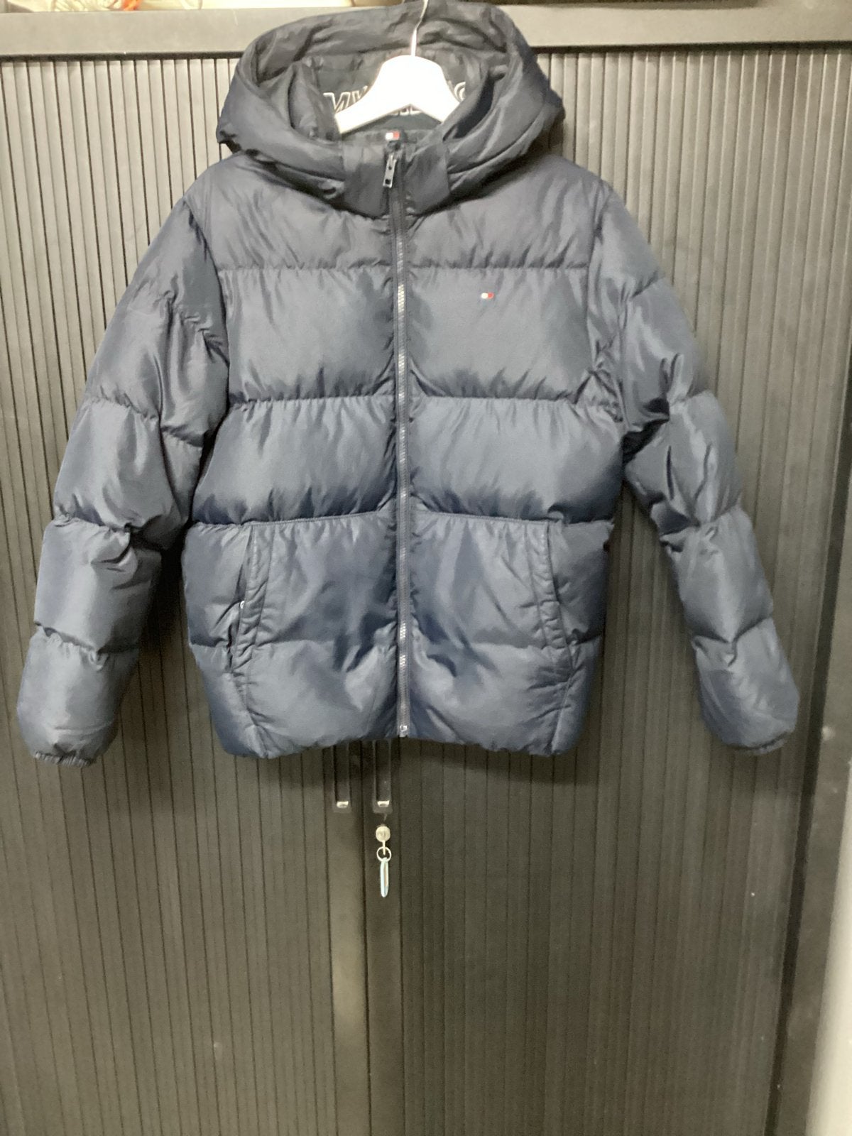 Tommy Hilfiger Puffer Jas - Donkerblauw, Maat 164, Kinderen en Baby's, Ophalen of Verzenden, Zo goed als nieuw, Jongen of Meisje