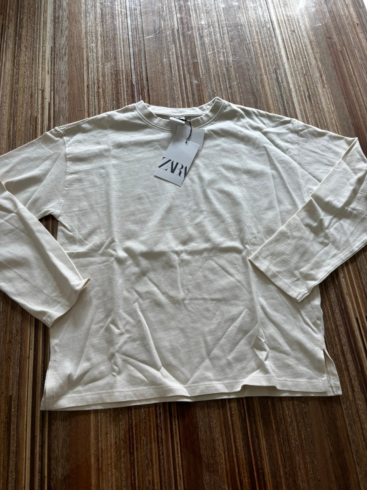 Crème shirt met splitjes van Zara maat 152, Ophalen of Verzenden, Nieuw, Meisje, Shirt of Longsleeve