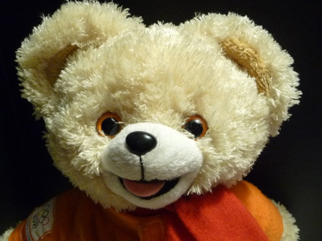 ORIGINELE ROBIJNTJE BEER MET HANDPOPJE EN TRUI, Verzamelen, Beren en Cherished Teddies, Verzenden, Zo goed als nieuw, Stoffen beer