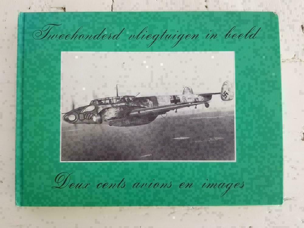 TWEEHONDERD VLIEGTUIGEN IN BEELD ISBN 9028800492, Ophalen of Verzenden, Zo goed als nieuw, Vliegtuig