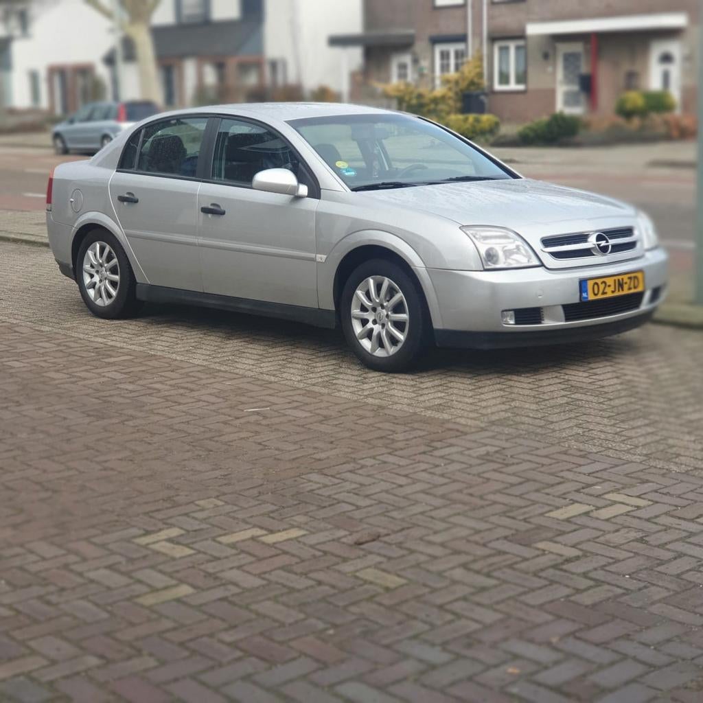 Opel Vectra 1.8 16V SDN 2002 Grijs, Stof, Zwart, 4 cilinders, 1796 cc