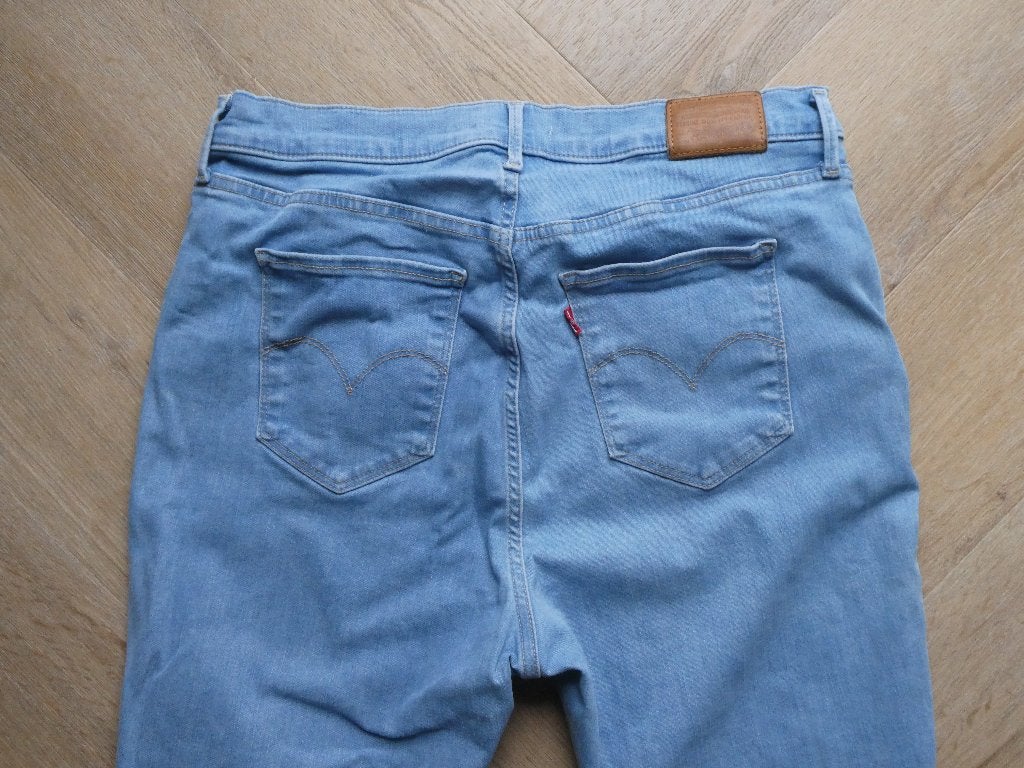 Levi 720 High Rise Super Skinny spijkerbroek maat 16W, Kleding | Dames, Blauw, Ophalen of Verzenden, Zo goed als nieuw, W33 - W36 (confectie 42/44)