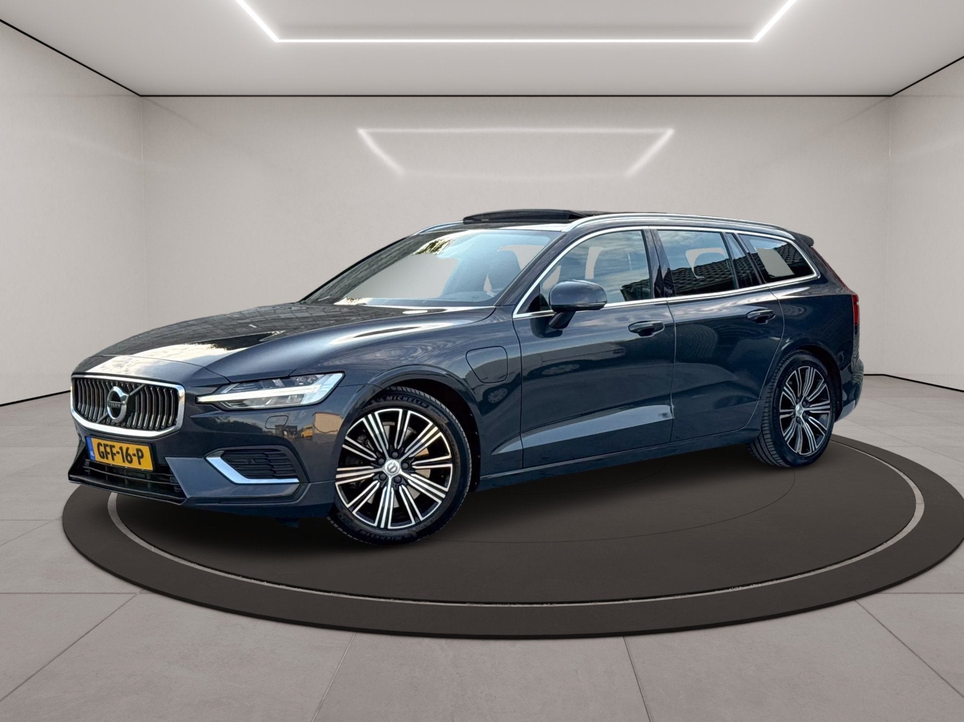 Volvo V60 2.0 T8 Twin Engine AWD R-Design * INSCRIPTION * HU, Automaat, Euro 6, 4 cilinders, Vierwielaandrijving