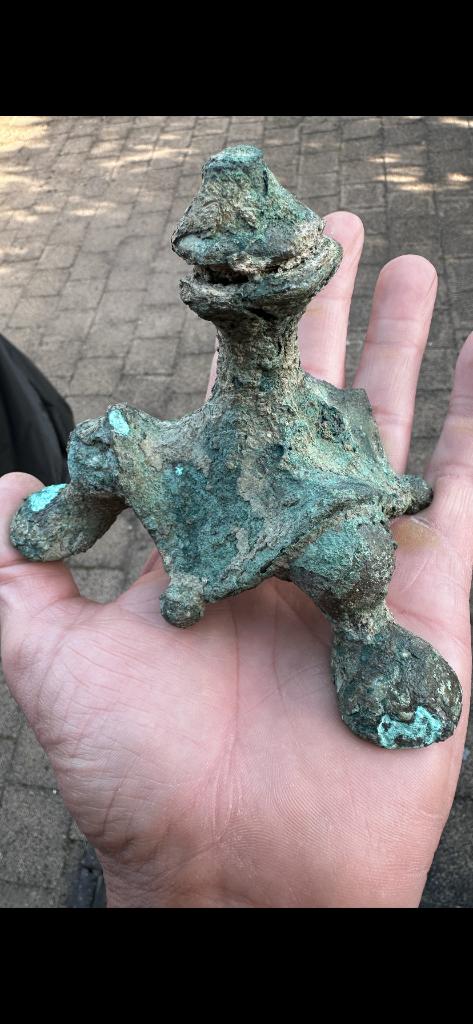 Romeinse bodemvondst bronzen voet van olielamp standaard., Antiek en Kunst, Ophalen of Verzenden, Brons