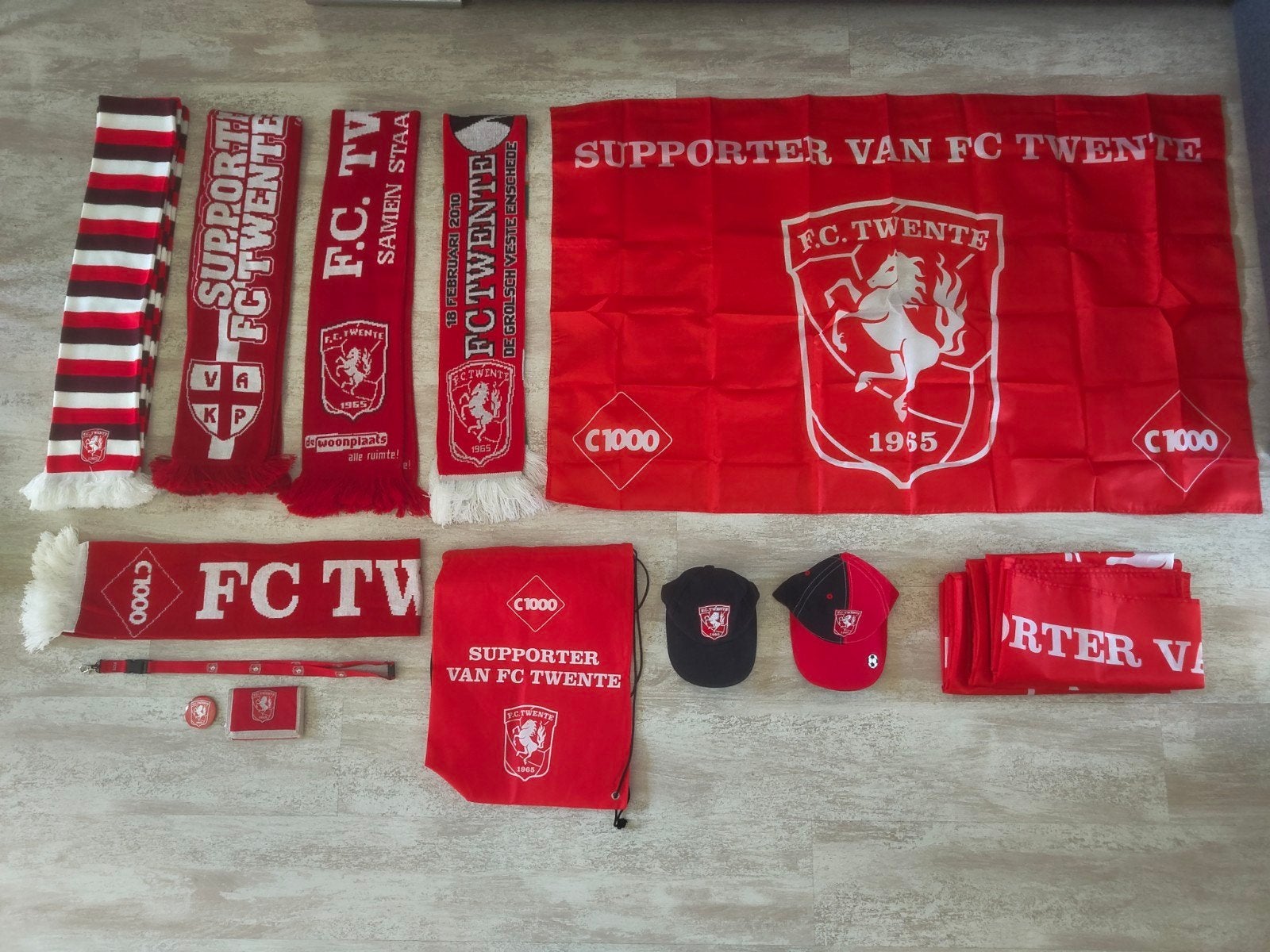 FC Twente Fan artikelen: Sjaals, Vlaggen, Petten en nog meer, Verzamelen, Ophalen of Verzenden, Gebruikt, F.C. Twente, Vaantje of Sjaal