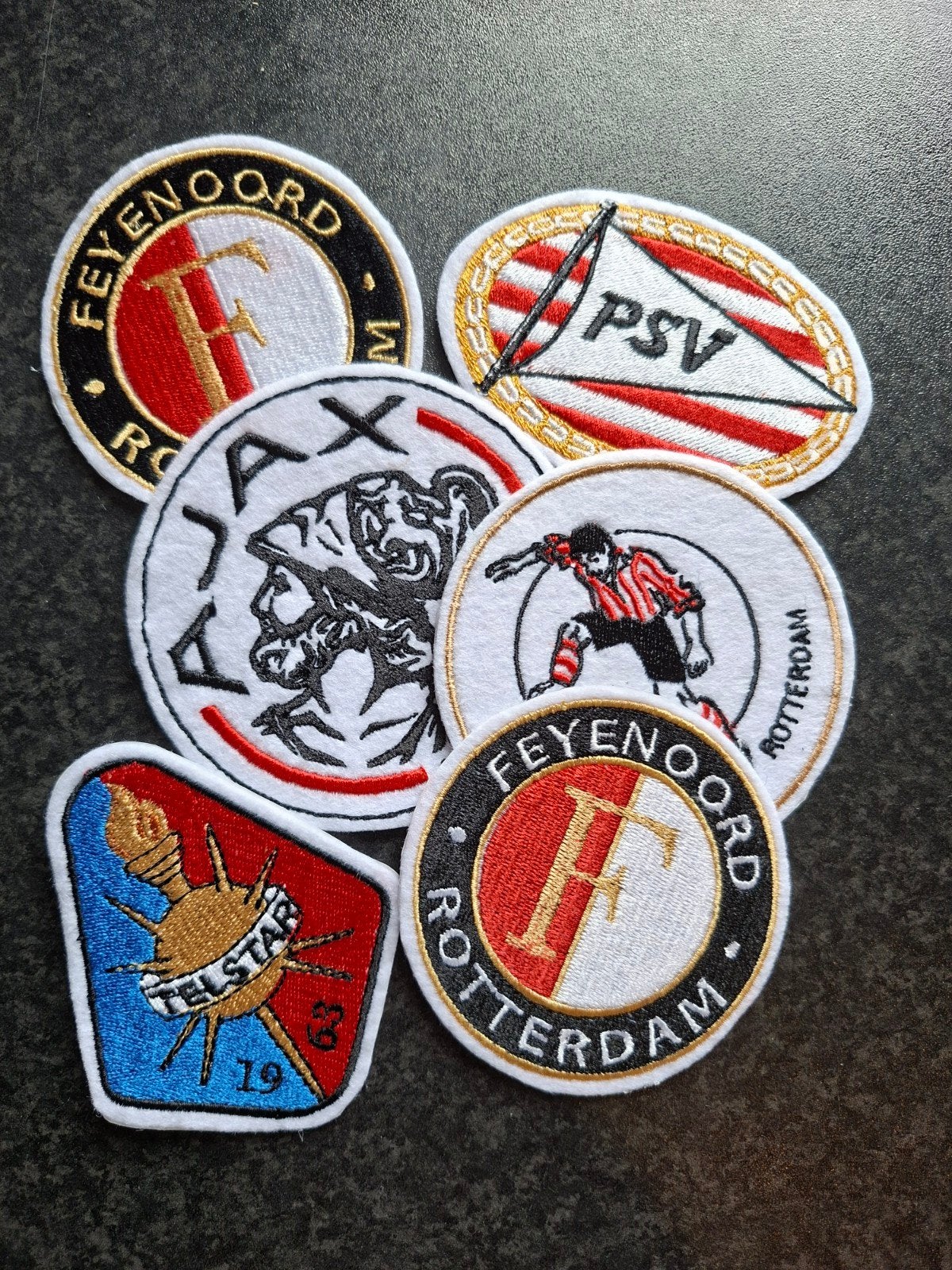 Geborduurde voetbal logo's - Strijkpatronen, Ophalen of Verzenden, Nieuw, Buitenlandse clubs
