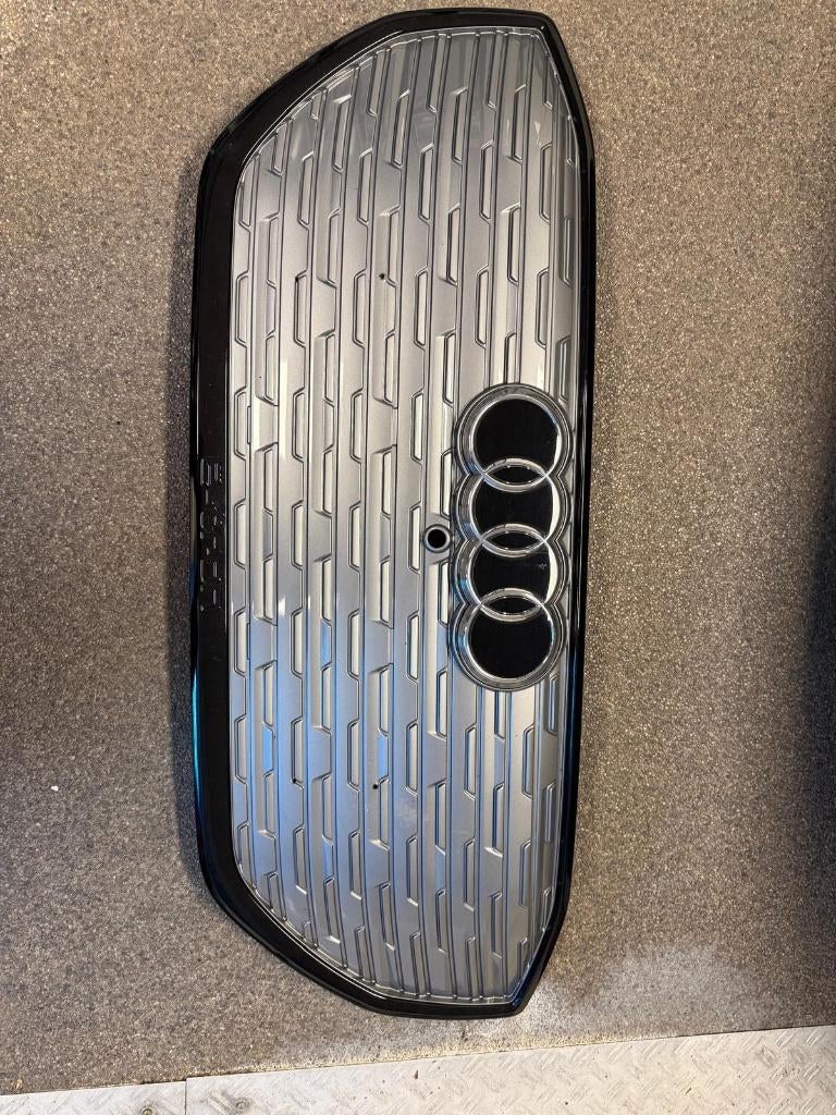Originele Audi Q4 e-tronFrontdeel+BMW Kofferbak Organizer ,, Auto-onderdelen, Ophalen, Audi