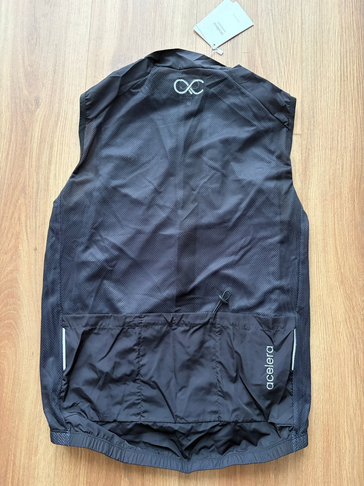 Acelera Essential Gilet Maat M - Nieuw en Ongebruikt, Kleding | Heren, Ophalen of Verzenden, Nieuw, Maat 48/50 (M), Zwart