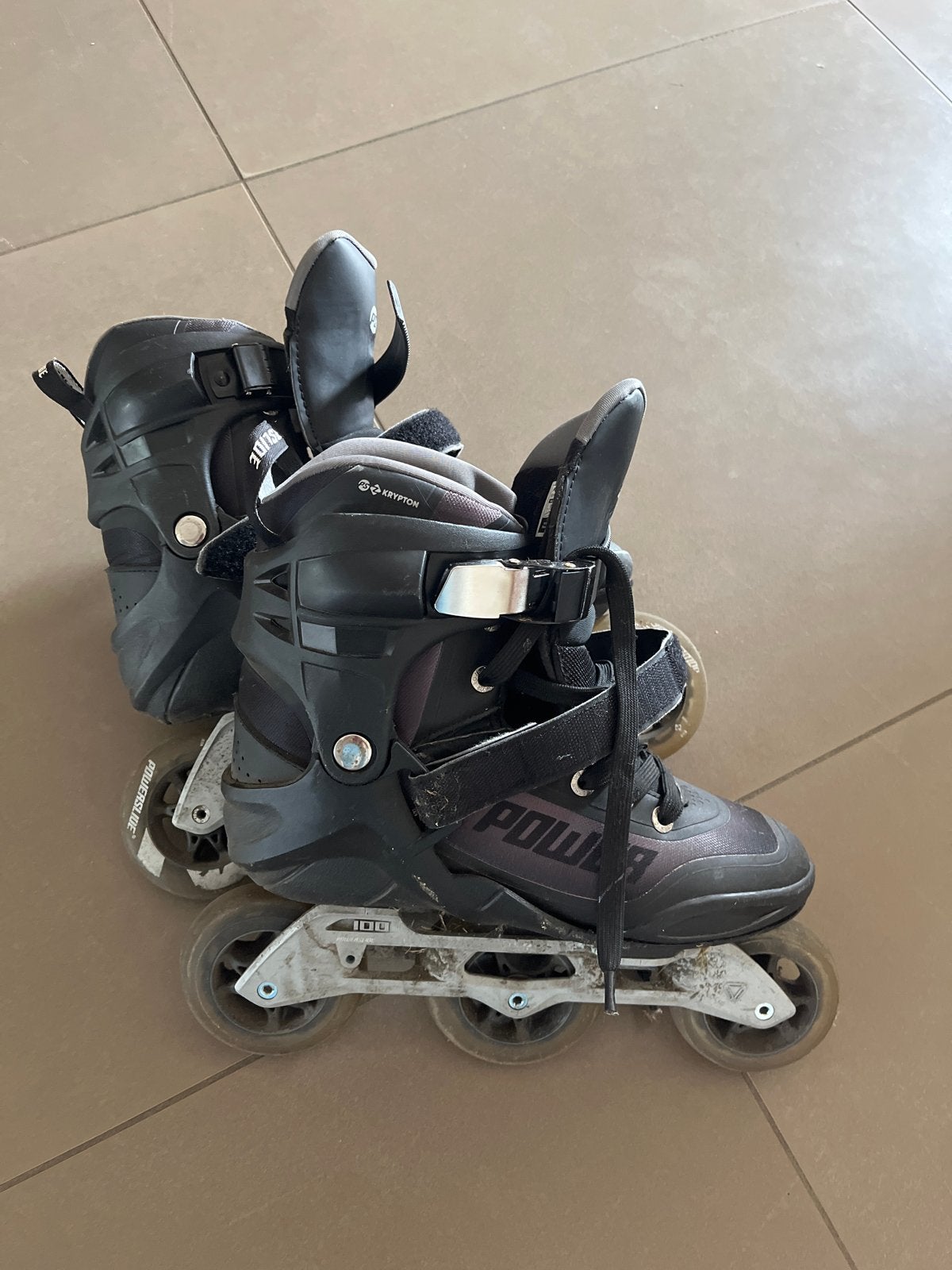 Powerslide Krypton Chrome 100 Roller Skates Maat 43, Sport en Fitness, Skeelers, Gebruikt, Heren, Ophalen of Verzenden, Inline skates 4 wielen