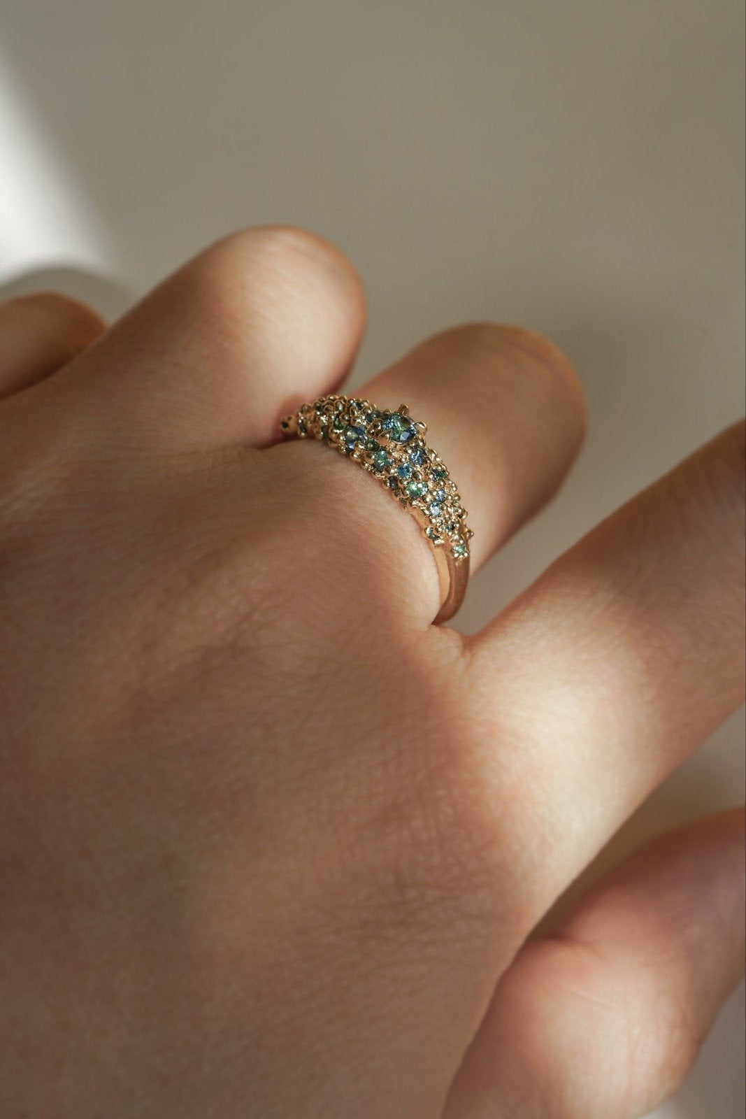 Laura Fleming Moss Signet Ring - 14k Goud & Saffieren, Sieraden, Tassen en Uiterlijk, Ringen, Ophalen, Met edelsteen, Dame, Goud