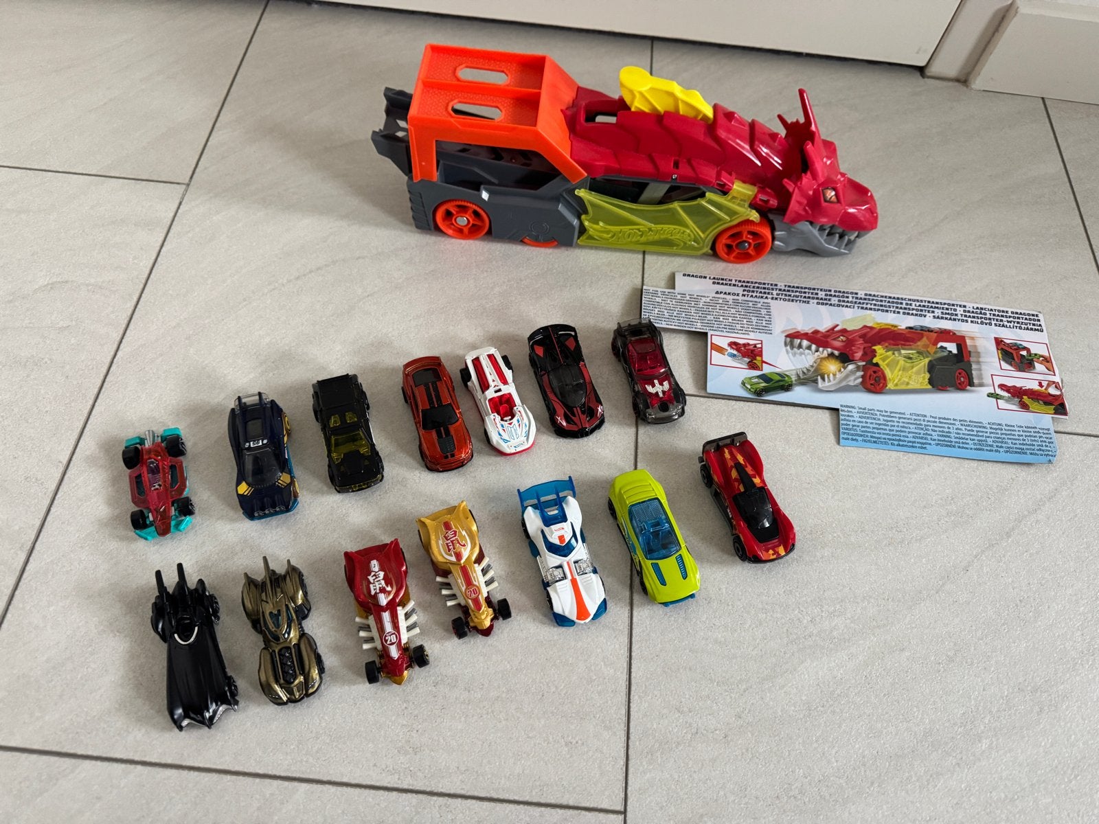 Hot Wheels Draken Transporter met 14 Auto's, Kinderen en Baby's, Speelgoed | Speelgoedvoertuigen, Ophalen, Zo goed als nieuw