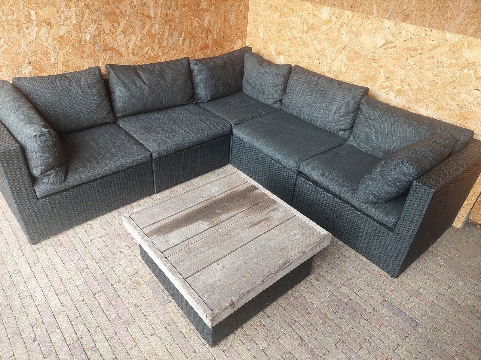 Wicker loungeset met kussens en salontafel, Tuin en Terras, Ophalen, Gebruikt, Wicker, Bank