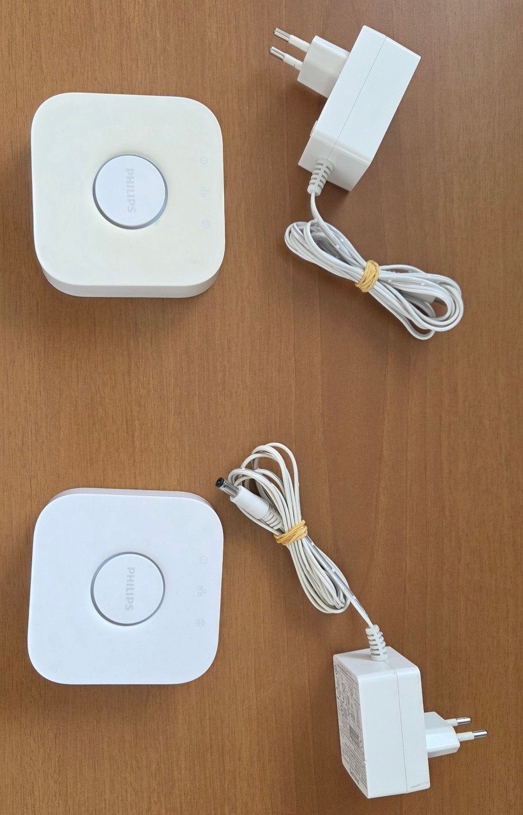 2x Philips Hue Bridge V2 met adapters, Minder dan 30 watt, Overige typen, Overige fittingen, Ophalen of Verzenden
