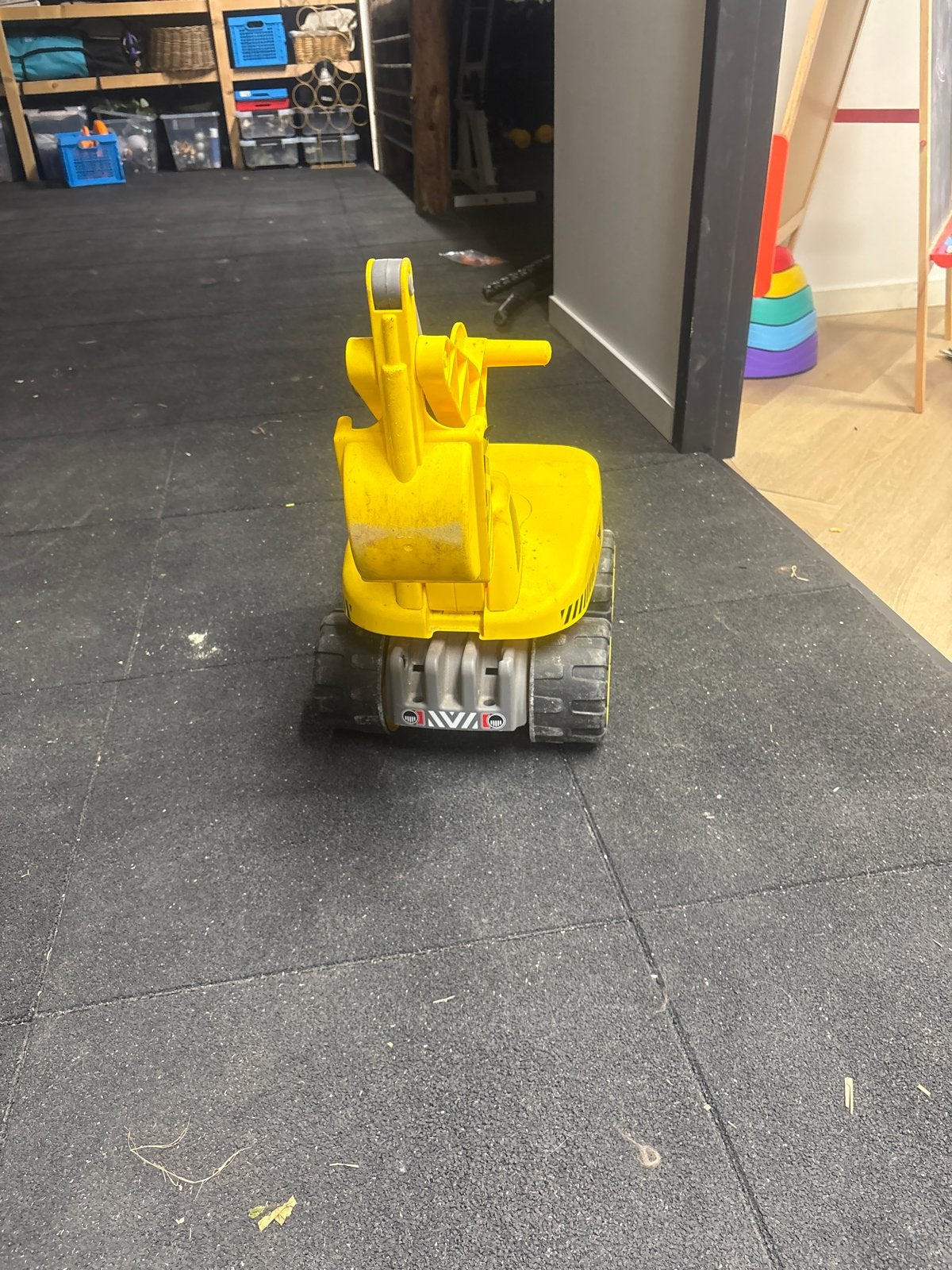 Gele kinder graafmachine loopauto, Ophalen of Verzenden, Gebruikt