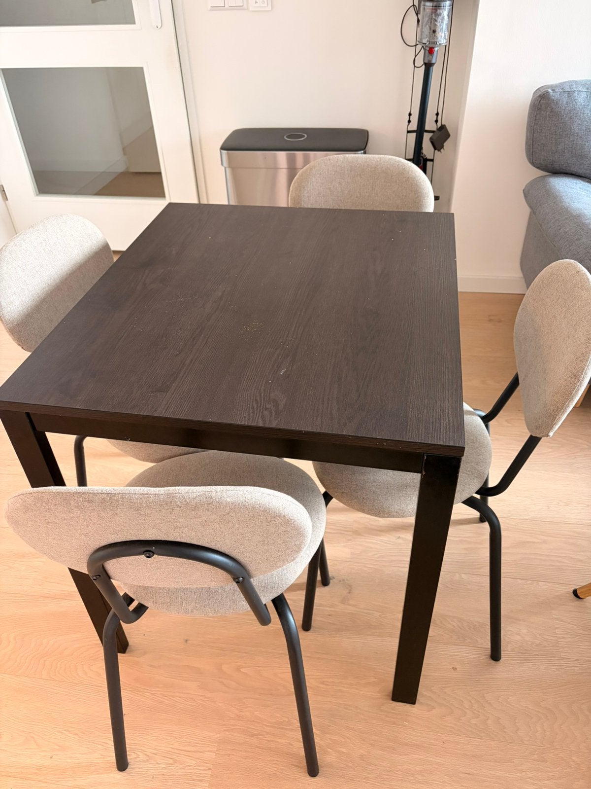 Ikea Extendable Dining Table with 4 chairs, Ophalen of Verzenden, Zo goed als nieuw, Rechthoekig, 50 tot 100 cm