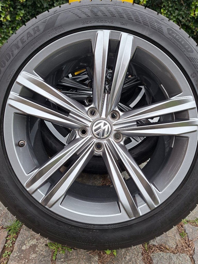 19 VW Tiguan Serbing lm velgen Good Year zomerbanden, Auto-onderdelen, 255 mm, Velg(en), Winterbanden, Ophalen