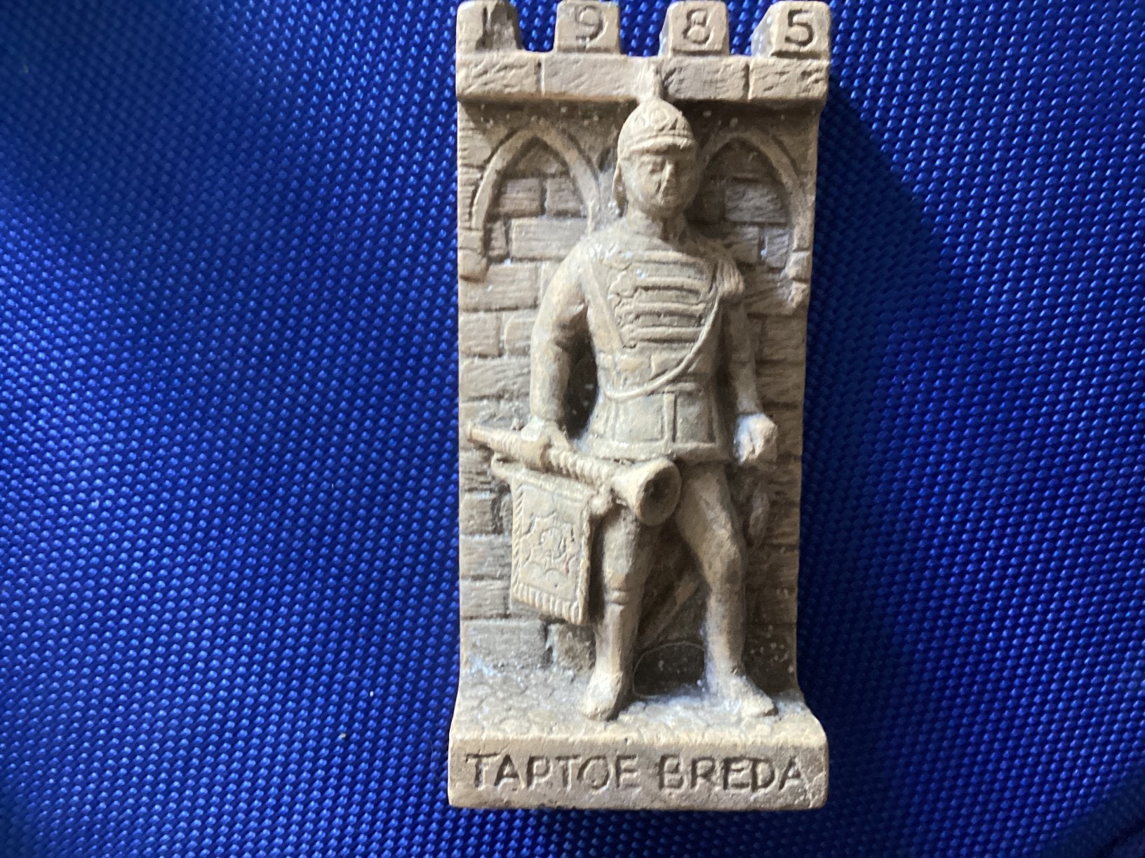 Taptoe Breda  1985 /. Hoog 8.5x2x4 cm, Ophalen of Verzenden, Zo goed als nieuw, Overige typen