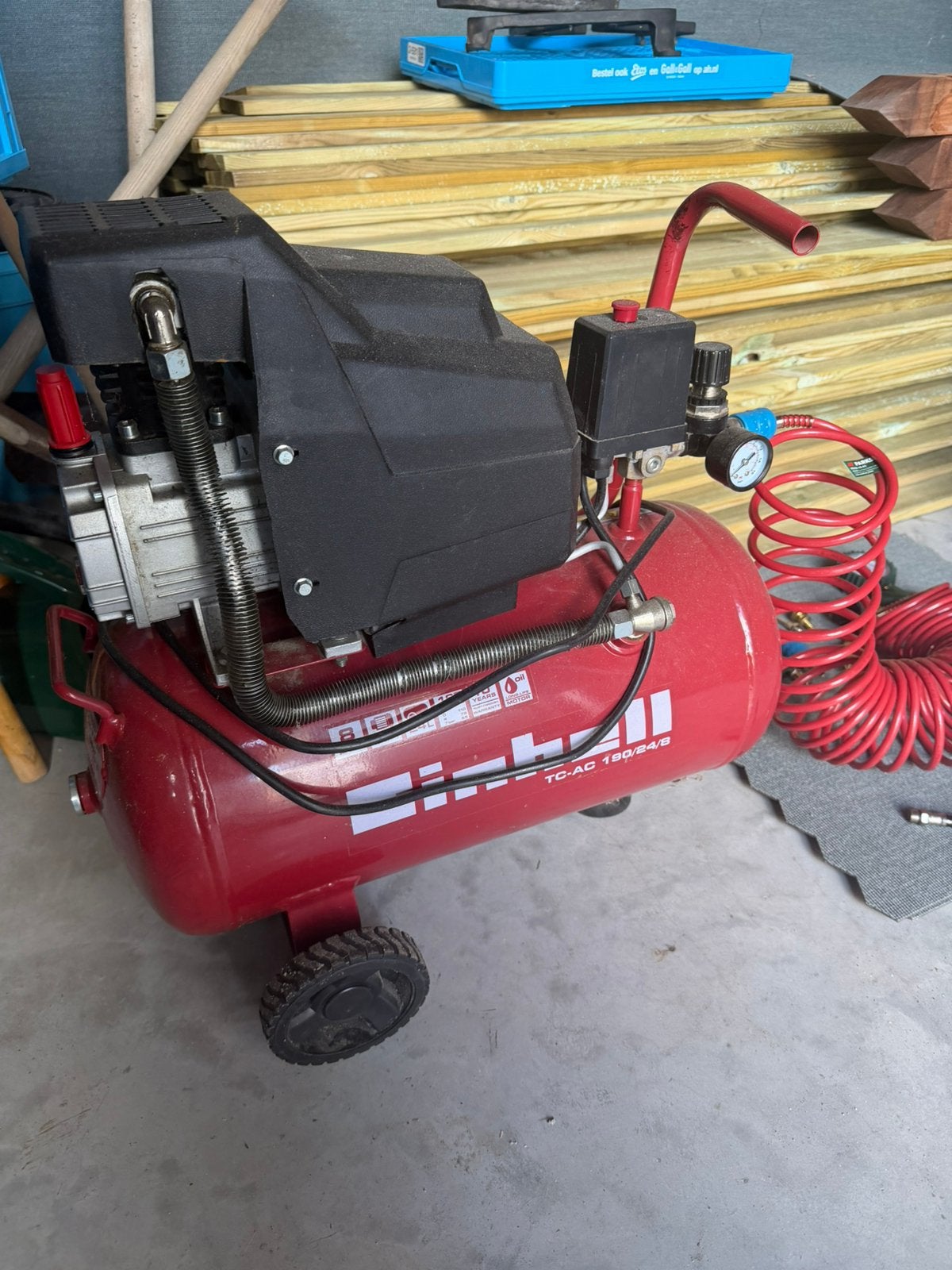 Nette 24 liter Einhell compressor, Ophalen, Gebruikt, 6 tot 10 bar, Minder dan 200 liter/min