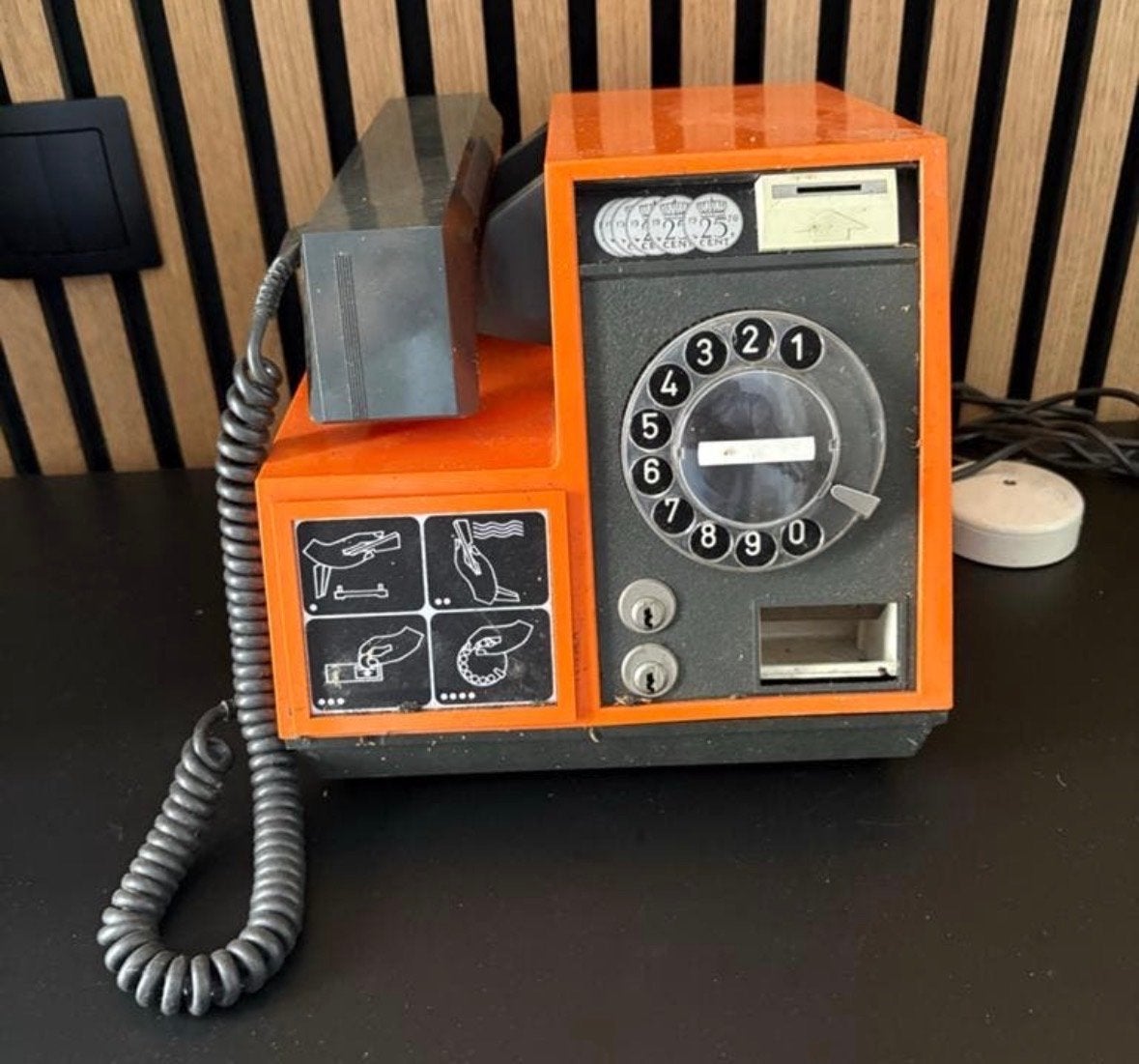 Vintage Kwartjes Telefoon Jaren '70 - Oranje, Telecommunicatie, Verzenden, Zo goed als nieuw, Met draaischijf