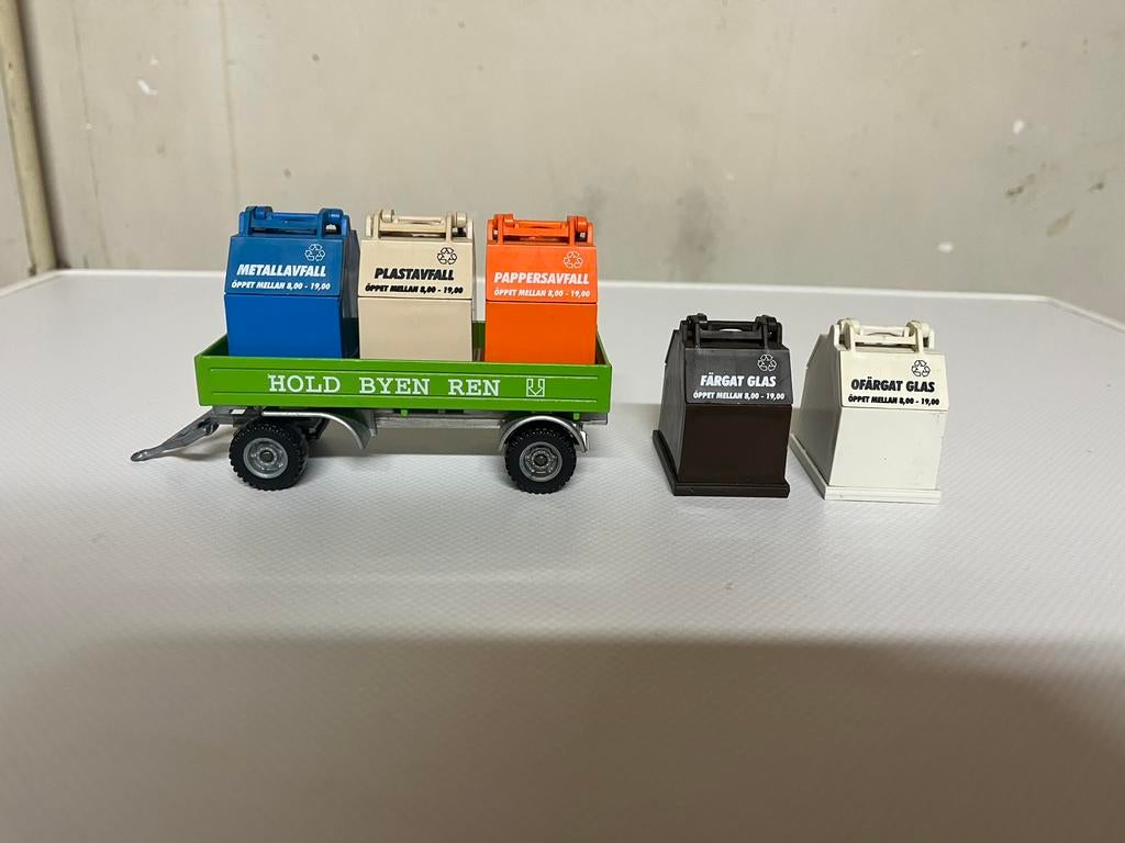 Siku 3813, Aanhanger + 5 Afvalcontainers DEENSE UITGAVE 1:55, Ophalen of Verzenden, Zo goed als nieuw, Bus of Vrachtwagen, SIKU