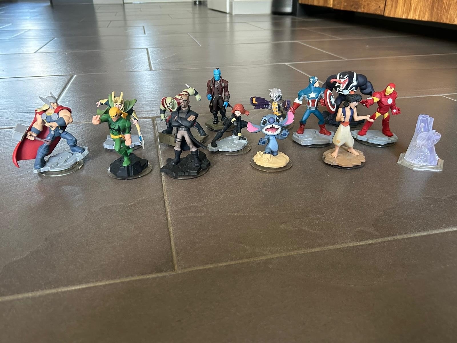 Disney Infinity 2.0 PS4 met 14 figuren en portal, Ophalen of Verzenden, Gebruikt