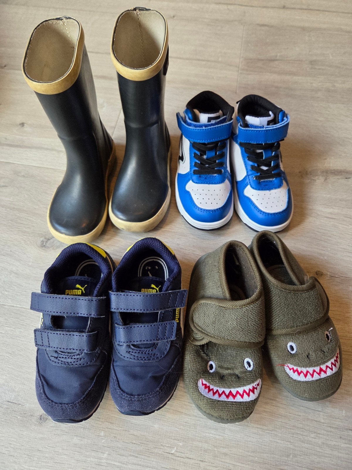 Diverse kinderschoenen maat 24: sneakers, laarzen, sloffen, Kinderen en Baby's, Kinderkleding | Schoenen en Sokken, Gebruikt, Schoenen