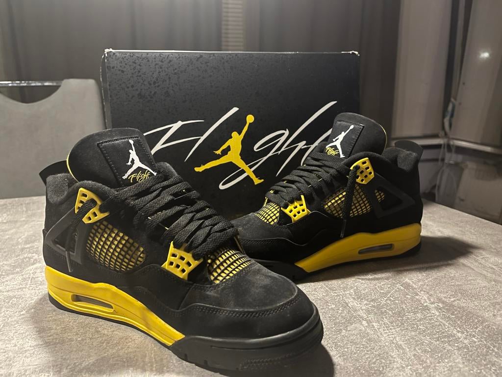 Jordan 4 Thunder, Ophalen, Zwart, Sneakers of Gympen, Zo goed als nieuw