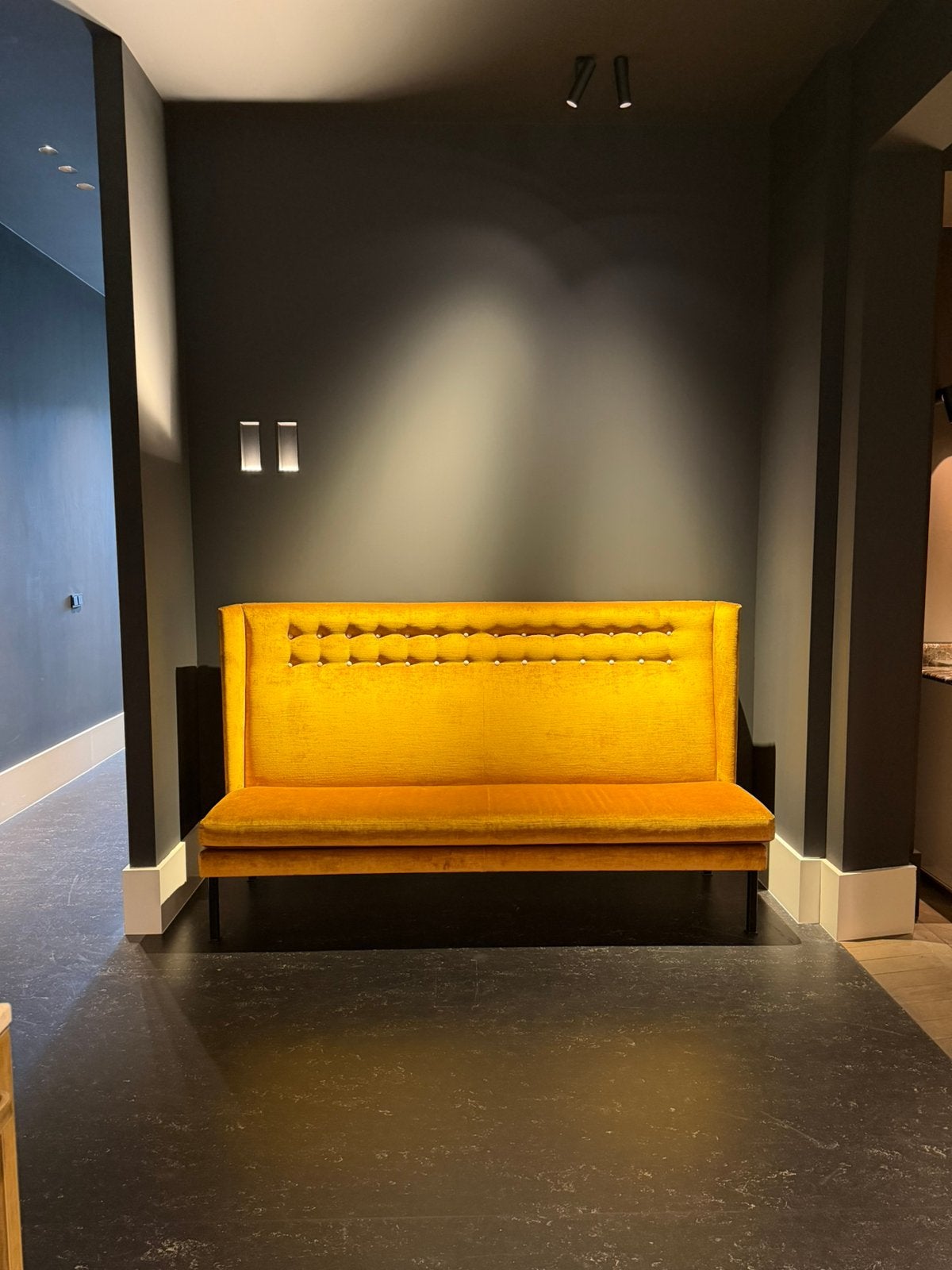 Prachtige handgemaakte eetkamerbank, Huis en Inrichting, Ophalen of Verzenden, Zo goed als nieuw, Stof, 200 tot 250 cm