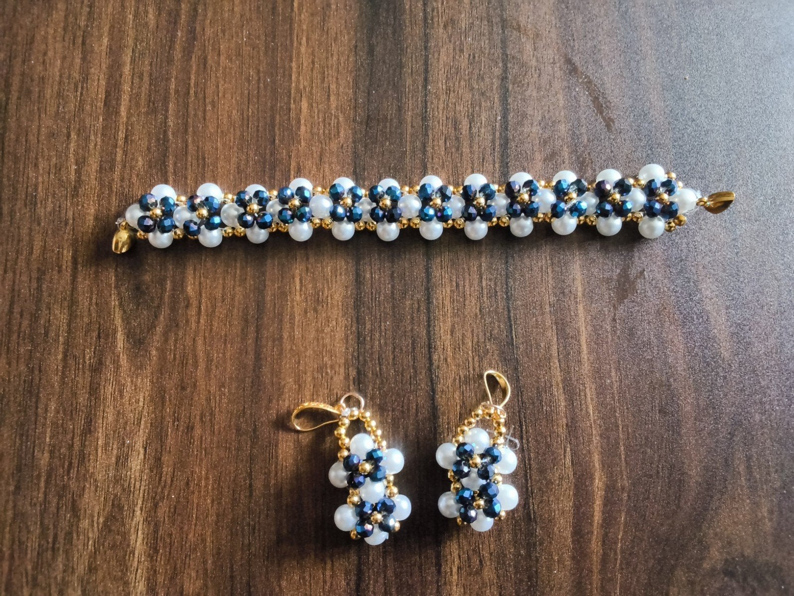 Armband en oorbellen set met parels en kristallen, Overige materialen, Overige kleuren, Nieuw, Met bedels of kralen